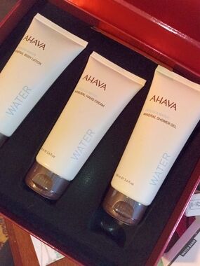 AHAVA Water Mineral Care Trio in White and Brown
